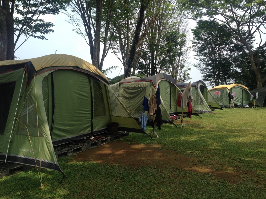 Tenda di campsite tanakita yang sedang digunakan rombongan