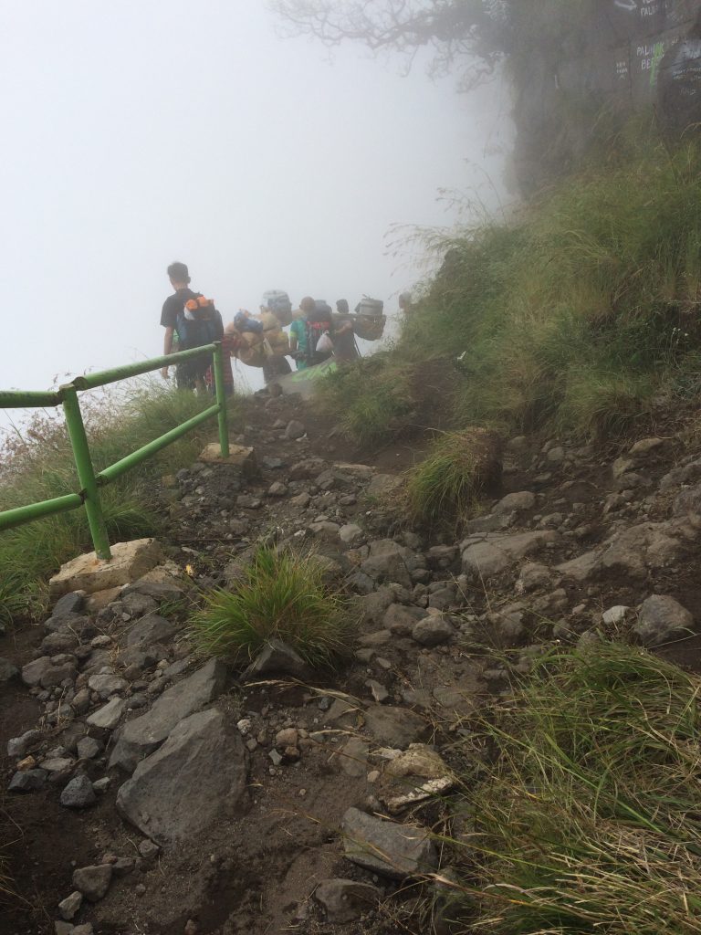 Medan Pendakian dari Plawangan Sembalun menuju Danau Segara Anak